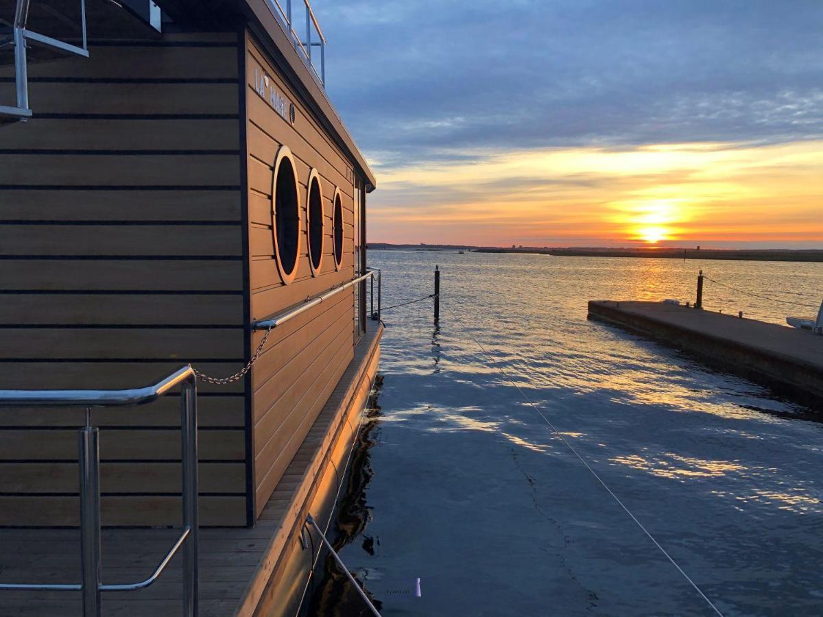 Hausboot Fjord Lacerta Mit Dachterrasse In Wendtorf Exterior photo